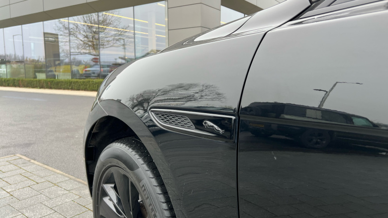 Jaguar F-Pace 2.0 D200 R-Dynamic Black 5dr Auto AWD Diesel Estate